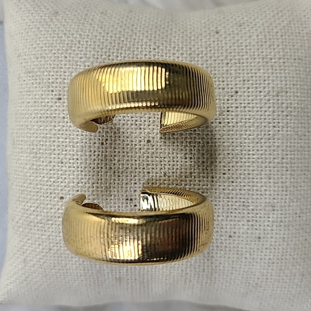 Hoop Earrings Gold Tone Omega Chain Ribbed Vintage Classic Everyday Career EUC - Picture 3 of 6